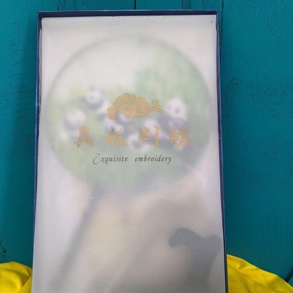 Chinese Embroidered Hand Fan - 0090 - Picture 3 of 3